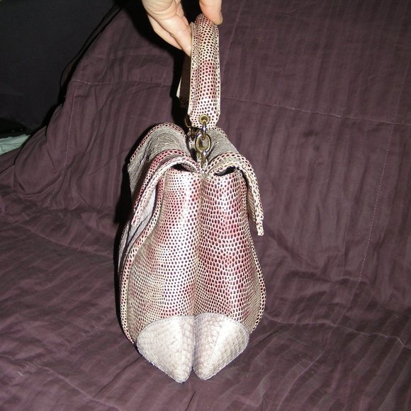 💜 RARE STUART WEITZMAN Snakeskin Reptile Structured Bag EUC - Picture 3 of 16